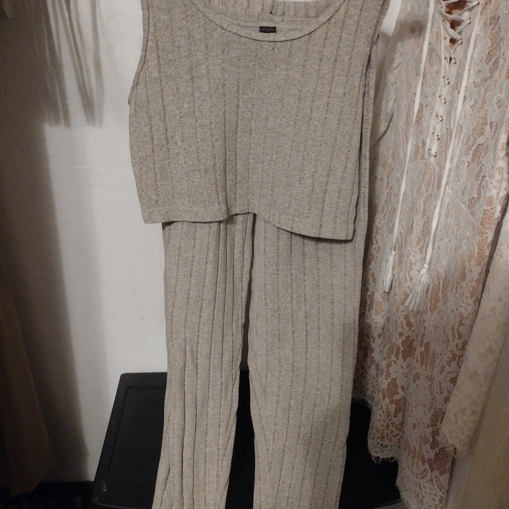 Gray Ribbed Knit Sleeveless Top and Pants Set